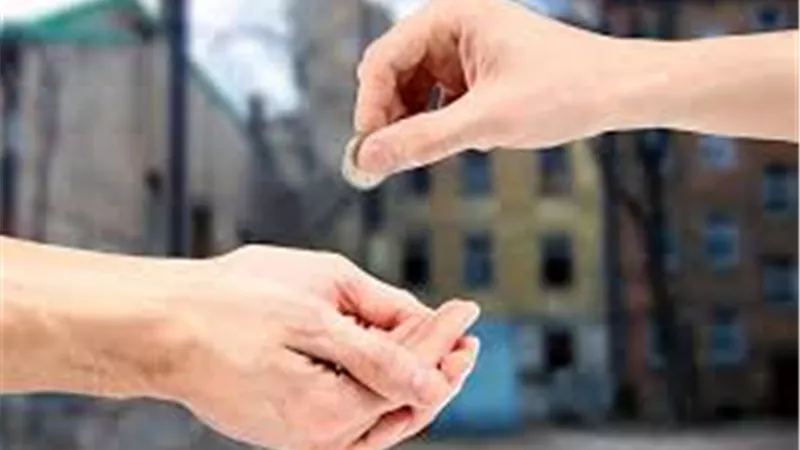 هل يجوز للزوجة التصدق من مال زوجها؟.. دار الافتاء تجيب
