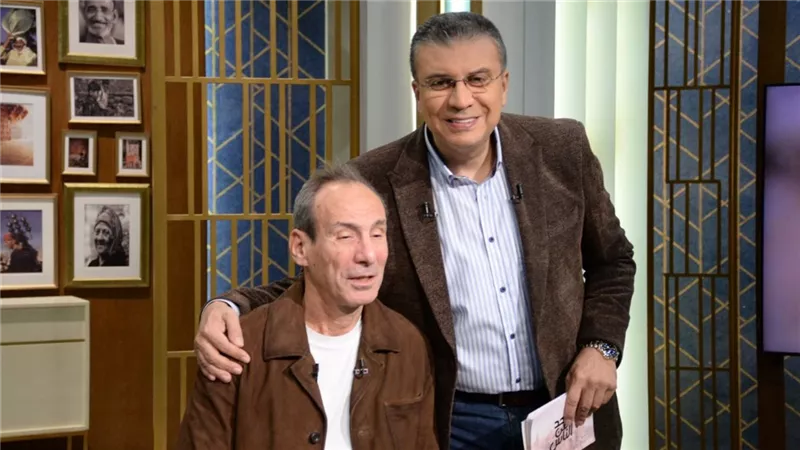 بسوق العربية وأصلح الأدوات الكهربائية .. عمرو سليم يروي كيف تعايش مع العمى ؟ 