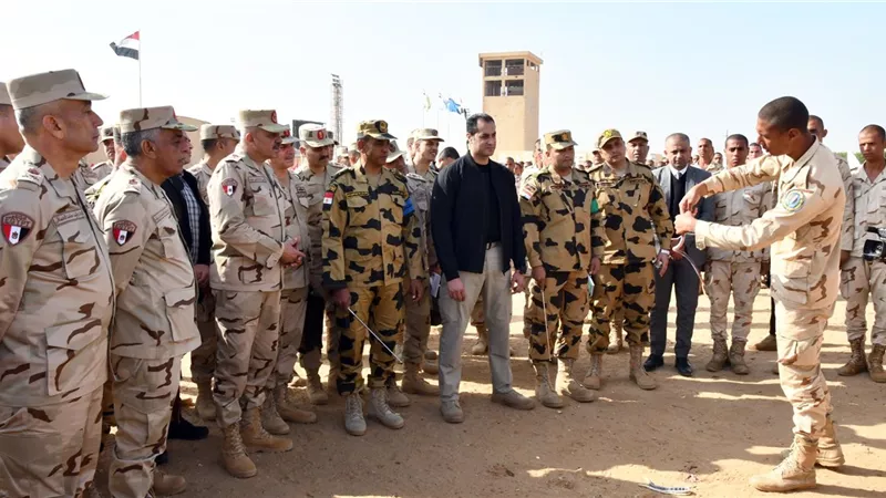 رئيس أركان حرب القوات المسلحة يتفقد معهد ضباط الصف المعلمين