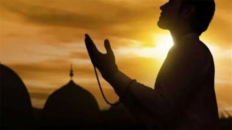 للشفاء العاجل.. هذا أفضل أوقات الدعاء للمريض 