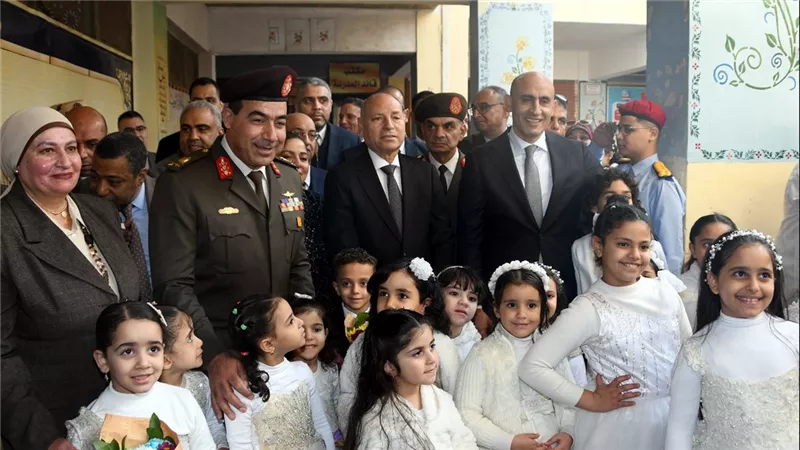 بالصور.. القوات المسلحة ووزير التعليم يتفقدون مدرسة الشهيد أحمد أبو بكر العسكري لتطوير التعليم الفني 