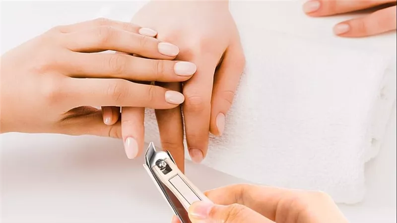 ما حكم قص الأظافر وأثره على الوضوء؟.. الإفتاء توضح 