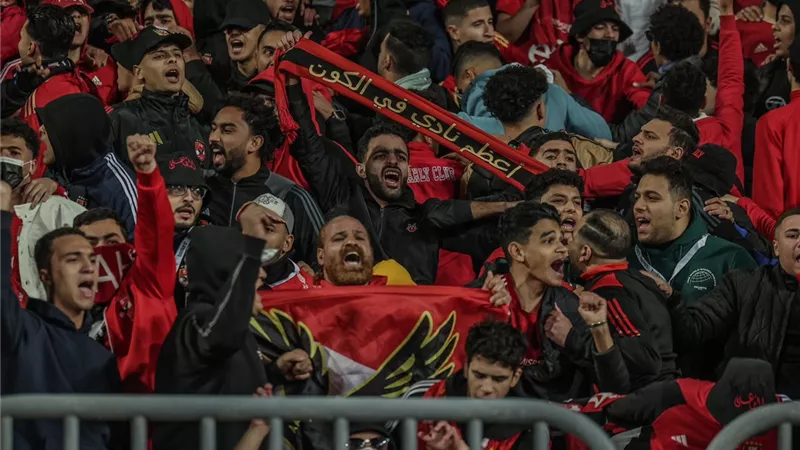 جماهير الأهلي تعبر عن دعمها للفريق في مباراة المصري البورسعيدي