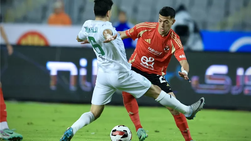 الأهلي يخطف النقاط من المصري ويفوز بثنائية في الدوري الممتاز 