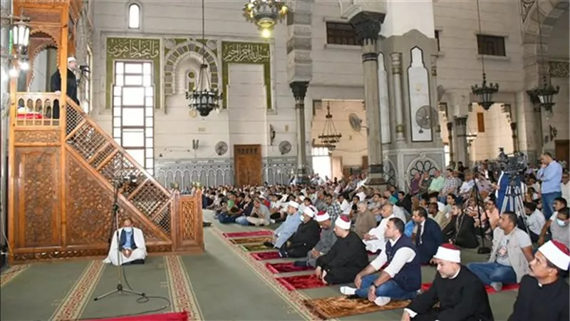 موضوع خطبة الجمعة اليوم عن «وكن رجلًا إن أتوا بعده يقولون: مَـرّ وهذا الأثر»