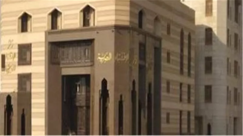 هل الزوج ملزم بتوفير أدوات الزينة لزوجته؟ أمينة الفتوى تجيب