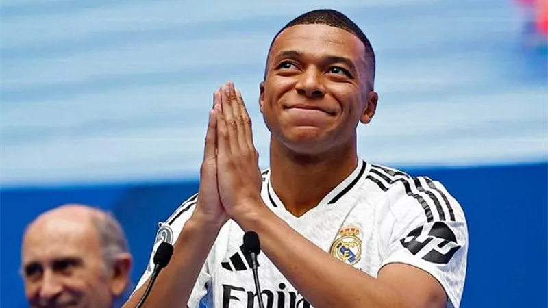 مبابي يحصد جائزة أفضل لاعب في ديسمبر متفوقًا على رباعي ريال مدريد