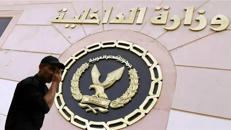 وزارة الداخلية تطلق خدمات متنقلة للطلاب بالقاهرة والجيزة.. جوازات ومرور