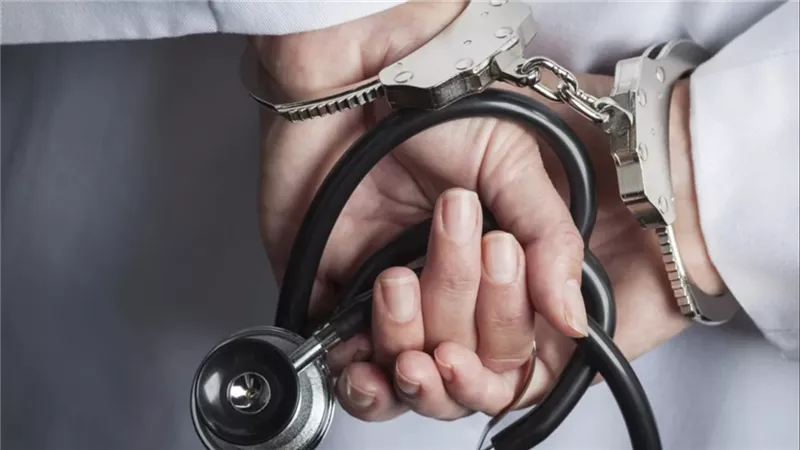 الزيات يكشف اعتراضات نقابة الأطباء على قانون المسؤولية الطبية