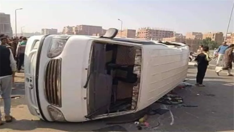 حادث الفيوم.. إصابة 12 شخصا بسبب انقلاب سيارة ميكروباص