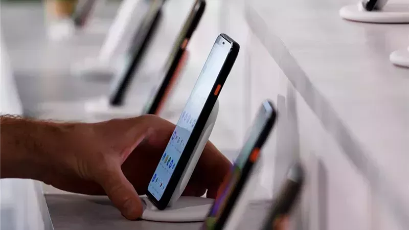 حقيقة فرض ضريبة على الهواتف المحمولة المستوردة.. اعرف التفاصيل 