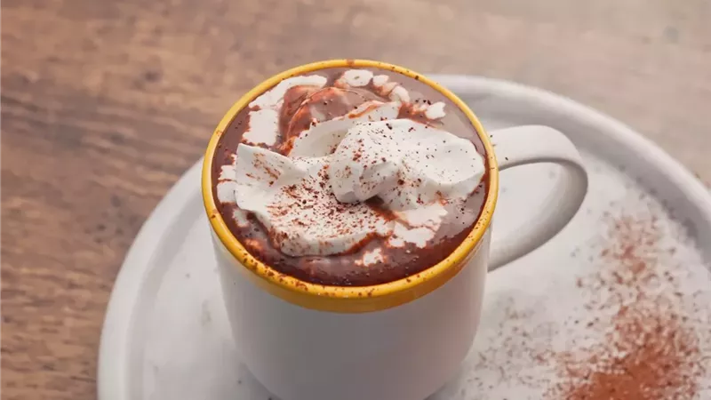 طريقة عمل هوت شوكليت في البيت أحلى من المحلات.. طعم لا يقاوم