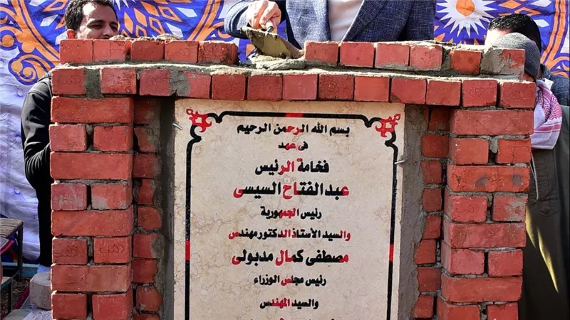  محافظ الأقصر يضع حجر الأساس لمشروع صرف صحي الروافعة لتحسين البنية التحتية