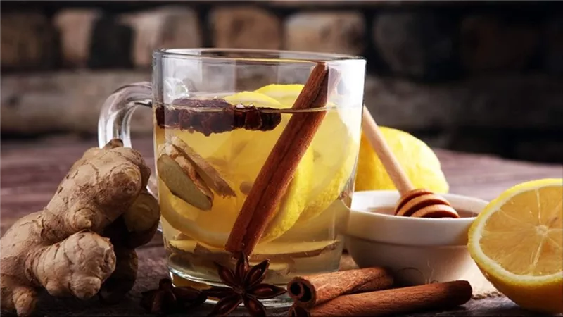 مشروب القرفة والزنجبيل قبل النوم.. الراحة والصحة في كوب واحد