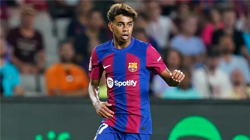 لامين يامال يقترب من العودة لتدريبات برشلونة قبل السوبر الإسباني