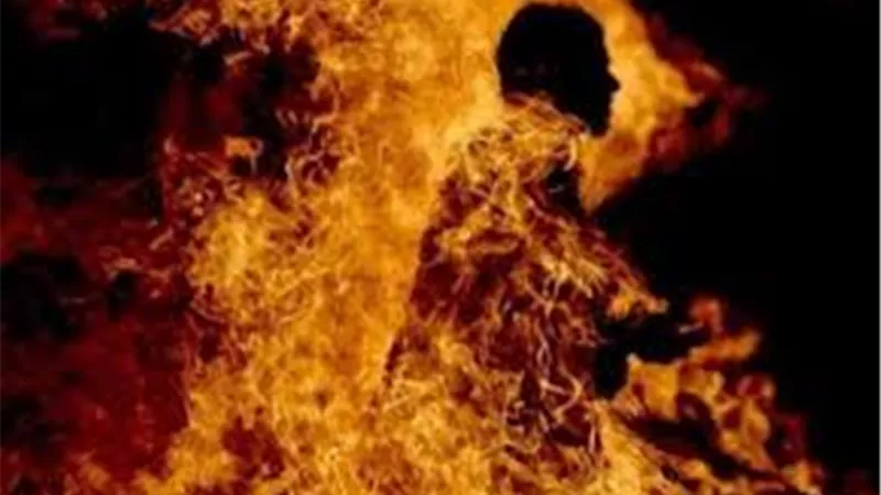 ضحية الصمت العقابي.. استدعاء زوج ربة منزل قـ.تلت نفسها حرقا بالصف