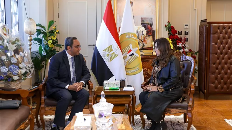 الخطة الاستثمارية وأسواق اليوم الواحد تتصدران اجتماع وزيرة التنمية المحلية ومحافظ قنا 