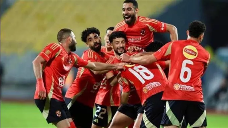 الأهلي ينتزع صدارة الدوري بالفوز علي سموحة بثنائية أفشة وإمام عاشور 