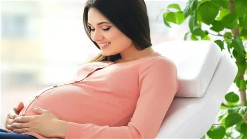 حكم إفطار الحامل في رمضان.. البحوث الإسلامية بالأزهر يوضح