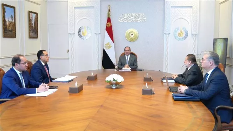 السيسي يشدد على ضرورة تعزيز إنتاج البترول والغاز وتطوير الآبار الجديدة