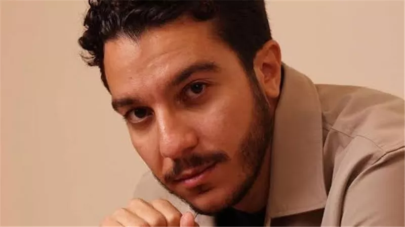 نور النبوي يحتفل بنجاح 