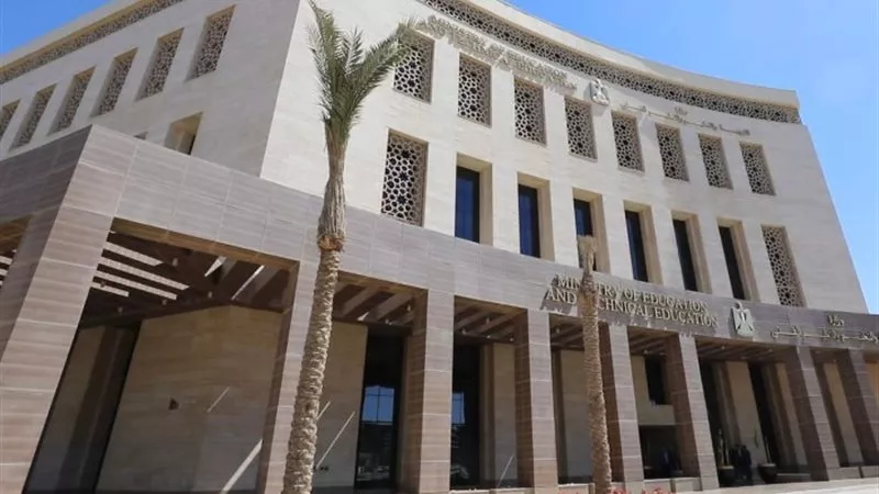 التعليم تحسم الجدل حول تمديد العام الدراسي وانصراف الطلاب الساعة 3 عصرا