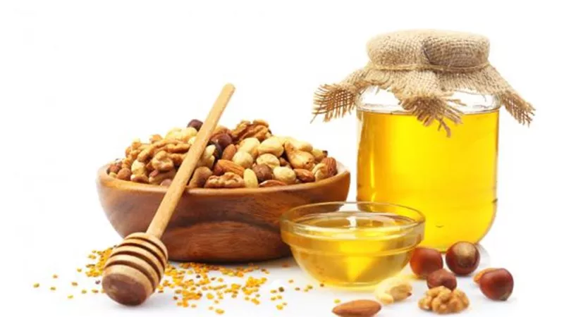 العسل بالمكسرات على الريق.. كنز صحي لجسمك وطاقة ليومك