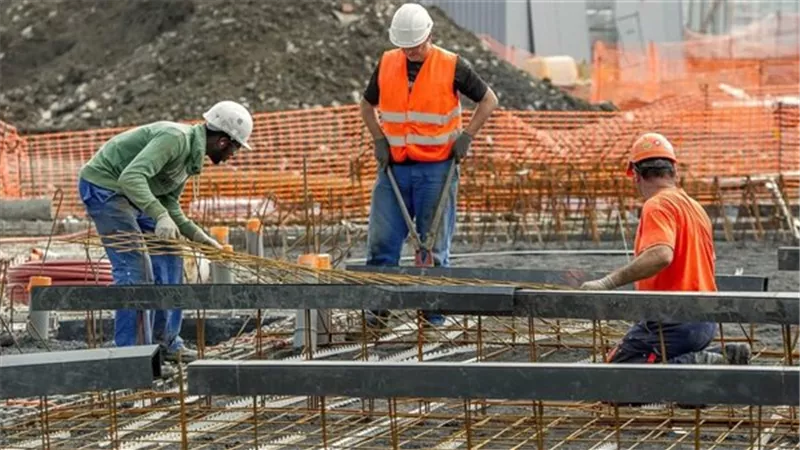 سعر الحديد والأسمنت اليوم الإثنين 6-1-2025.. نشرة اسعار مواد البناء