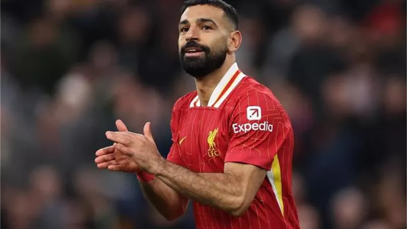 نجم مانشستر يونايتد يوجه رسالة لإدارة ليفربول بسبب محمد صلاح.. ماذا قال؟