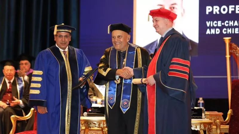 مجدي يعقوب يطرح تقنية جديدة في زراعة صمامات القلب.. إليك سر ملك القلوب