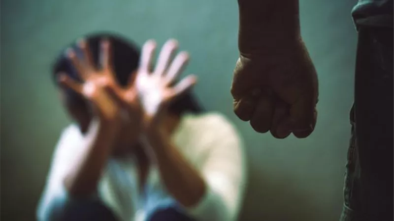 كاميرا المراقبة تكشف لحظات مقـ ـتل ربة منزل وانتحار زوجها .. تفاصيل مرعبة 