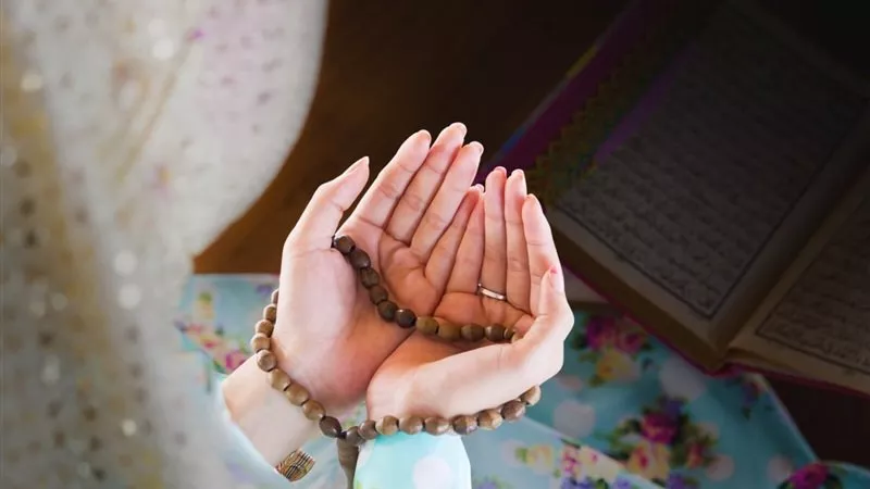 فضل الصلاة على النبي ﷺ.. ماذا يجني المسلم من ترديدها ألف مرة يوميًا؟