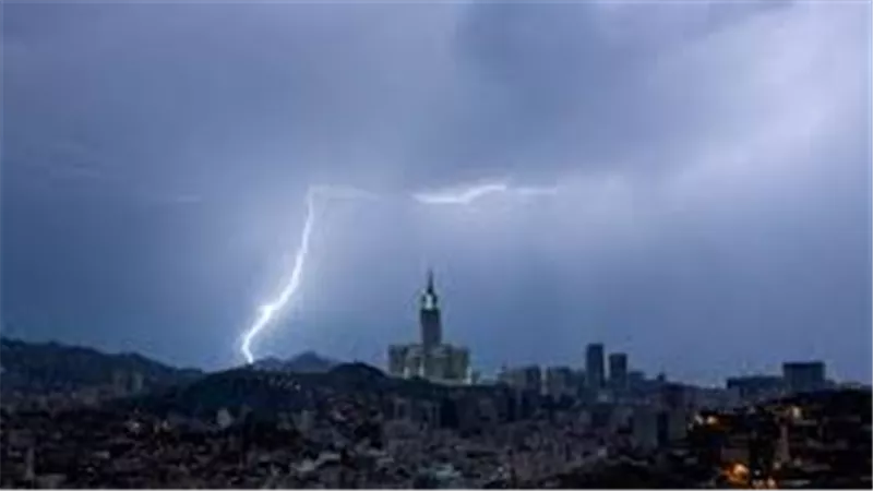 الأرصاد السعودية تحذر.. إنذارات حمراء وأمطار غزيرة في أنحاء المملكة