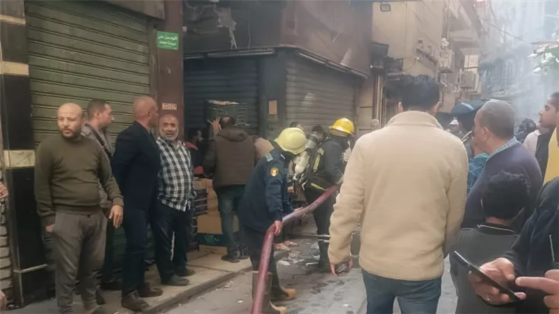 السيطرة على حريق التوفيقية بعد اشتعال النيران داخل مخازن قطع غيار للسيارات