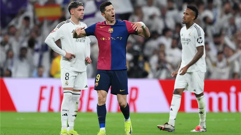 حكم مباراة ريال مدريد وبرشلونة في نهائي السوبر الإسباني 