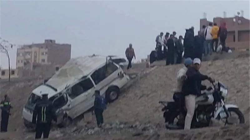حـ.ـادث سقوط ميكروباص من أعلى دائري البراجيل ووقوع إصا.بات.. اعرف التفاصيل 