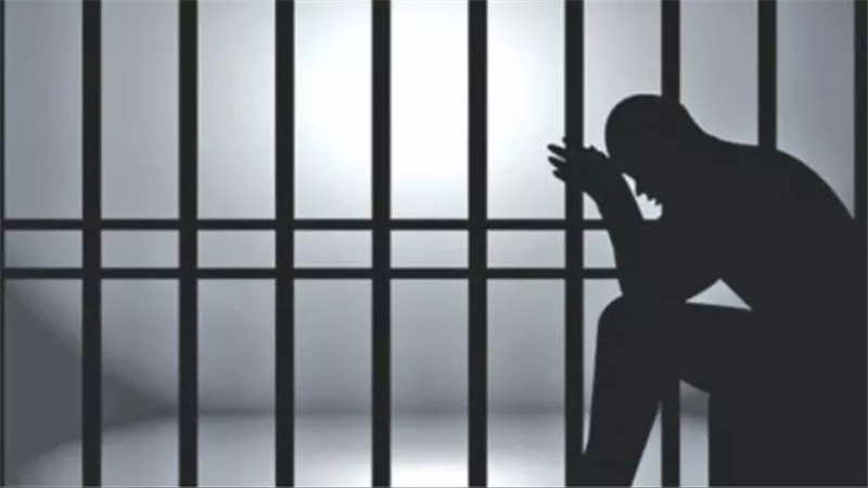 تفاصيل مؤلمة.. شاب يضـ.رم النيران في والدته بالشرقية بسبب مشادة لفظية