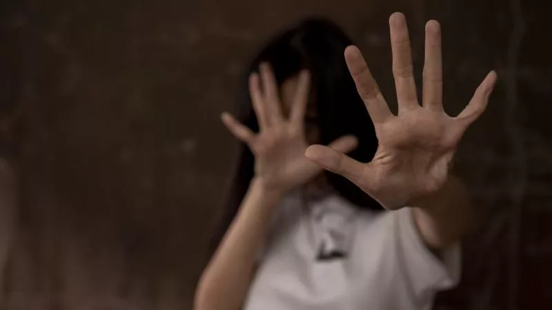 زوج يقـ ـتل زوجته بطعنة نافذة بالرقبة في عين شمس 
