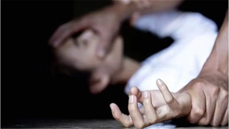 زوج يقـ ـتل والدي زوجته ويتركها تنازع الموت في الدقهلية 