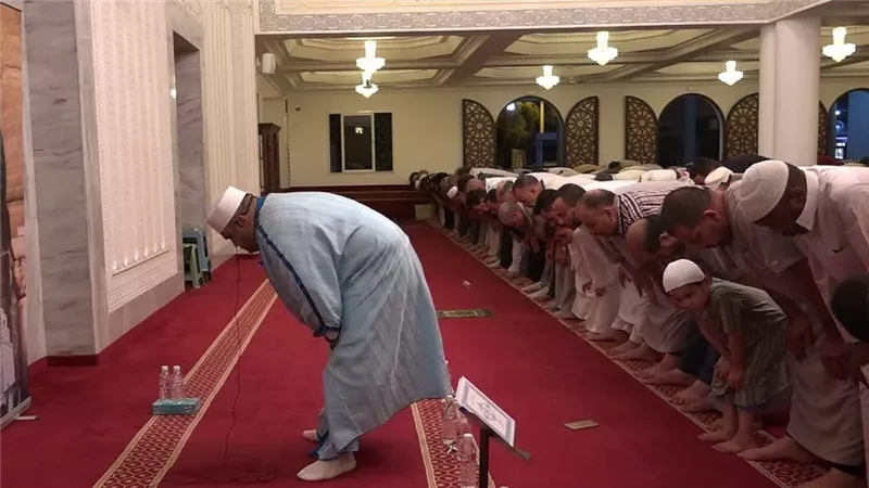 موعد أذان العشاء اليوم السبت في كافة المحافظات.. إليكم مواقيت الصلاة 