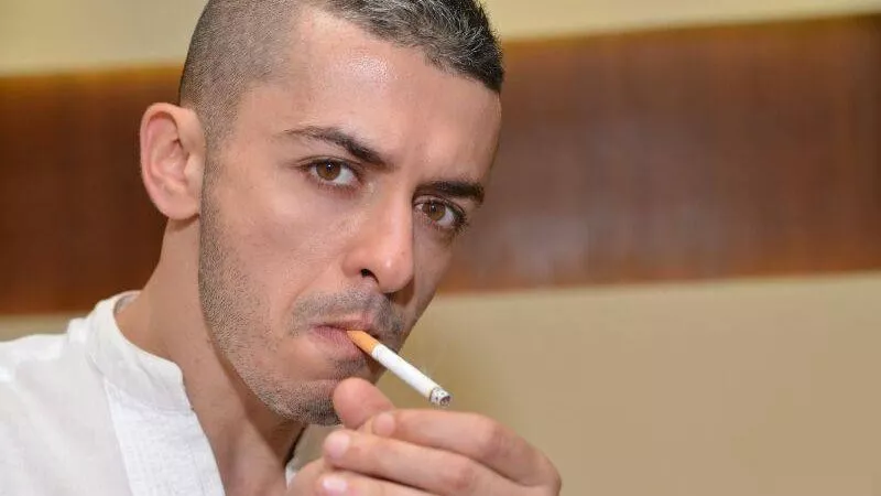 جنايات الجيزة تقضي ببراءة الفنان هيثم محمد في قضية المخـ.درات