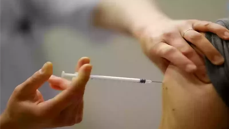 لقاح الحمى الشوكية للمسافرين إلى السعودية .. تعرف على جميع التفاصيل الجديدة
