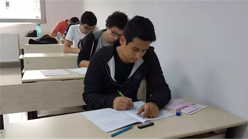 جدول امتحانات الصف الثاني الثانوي 2025.. أعرف عندك إيه بكرا