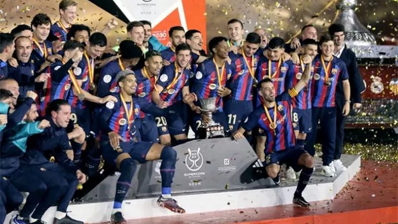 برشلونة يسحق ريال مدريد 5-2 ويتوج بطلا للسوبر الإسباني للمرة الـ 15 