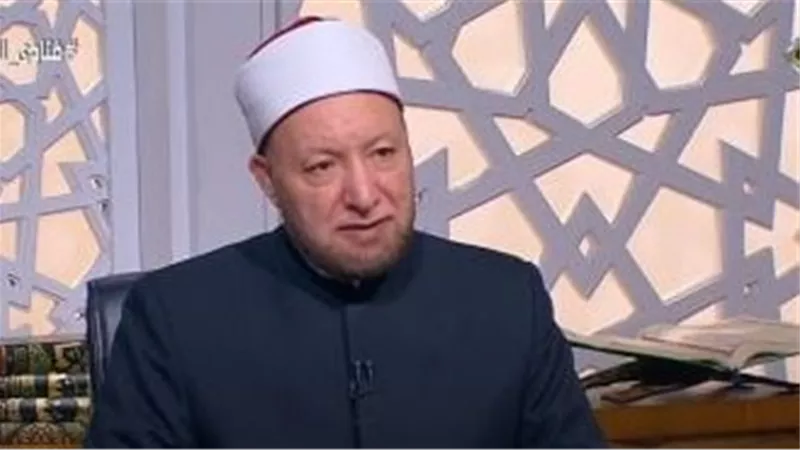 هل تجوز الصلاة خلف إمام المسجد من المنزل؟..دار الإفتاء المصرية يوضح 