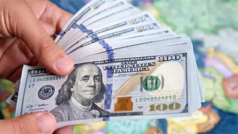 التباين يخيم على سعر الدولار الآن خلال منتصف تعاملات اليوم الأحد