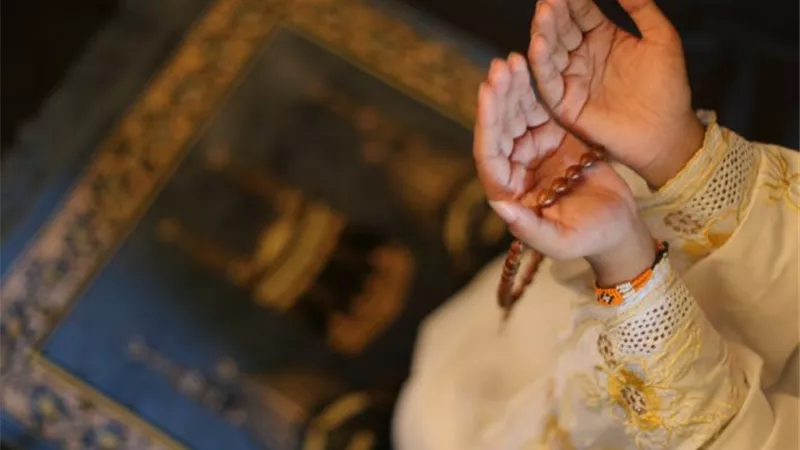 الدعاء بعد صلاة الفجر للانجاب والرزق.. رب لا تذرني فردًا