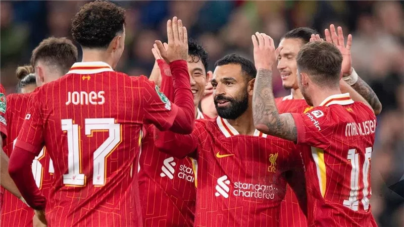 تطورات جديدة حول مستقبل محمد صلاح وفان دايك مع ليفربول 