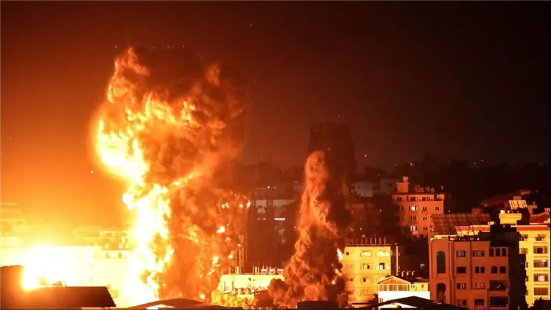 سقوط رهينة ضمن رهائن المرحلة الأولى في القصف الإسرائيلي على غزة 