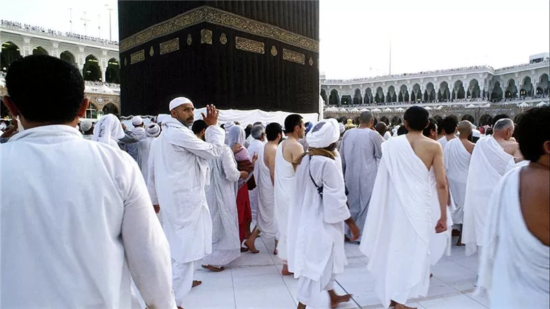 أسعار عمرة رمضان 2025 .. من البرامج الاقتصادية إلى الـ 5 نجوم
